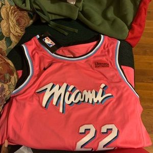 Men’s Size Medium Jersey.